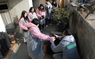 (주) 대교 경남사업본부와 함께 하는 “난방원정대-연탄나눔” 행사